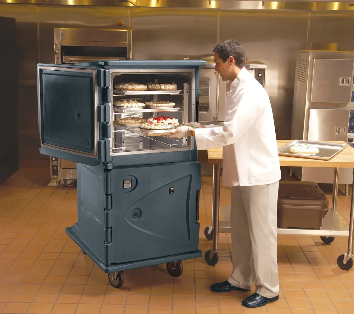 Conteneur isotherme CAMBRO en cuisine